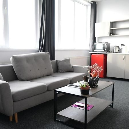 Luana Airport Apartments #9 Otopeni Buitenkant foto